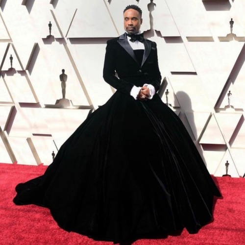 When you win the #Oscar #RedCarpet before the show begins. Thank you @theebillyporter for showing th