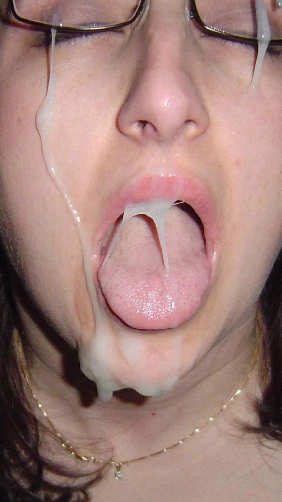 mrzeezlegs:  cum-angels:  Chatroullete of sex,FREE!!!  Mrzeezlegs Www.mrzeezlegs.com