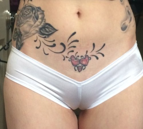 cameltoeselfie: amateurinkedwomen: Before more ink was added. Tattoo lower stomach, hearts and roses