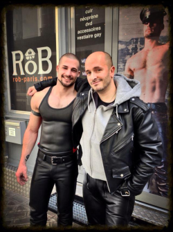 punkerskinhead:  i would love to take a photo like that with the guy in the left side as well