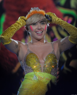 r-miley:  new miley blog ♡