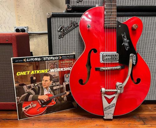 Chet + Chet #Gretsch #ChetAtkins #VintageGretsch #ChetonChetAction (at Mike & Mike’s Guita