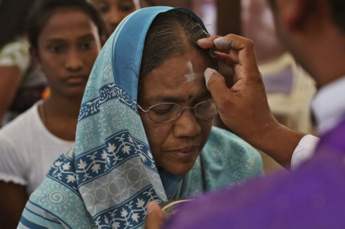 huffingtonpost:Christians Celebrate Ash Wednesday Around The World(Source: Associated Press)