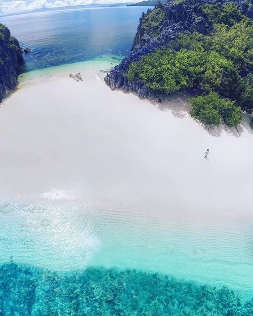 When you&rsquo;re in an island with two beachfronts and you can&rsquo;t decide which side to