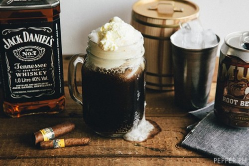 Jack and Root Beer Float 1 can root beer, cold 2 shots of Jack Daniel&rsquo;s 1 big scoop of van