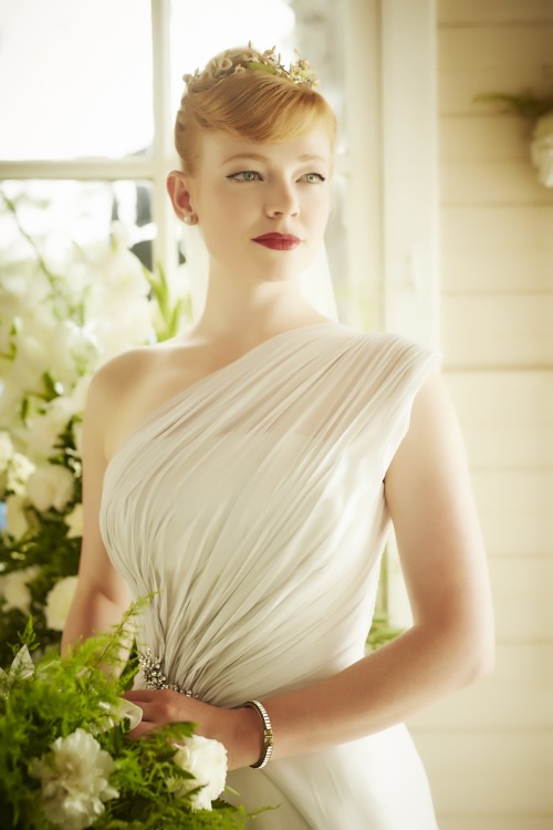 lamorchemoveilsoleelaltrestelle:Sarah Snook in The Dressmaker (2015)