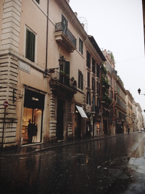 bbougeottee: Rain and hail in Rome, Italy. April 2014
