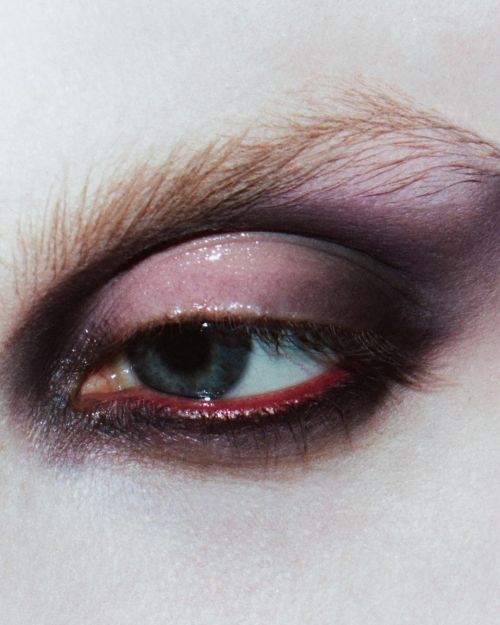 Delilah KochRevue (S/S 2024)ph. Kvin Drelonmakeup: Raoul Alejandre