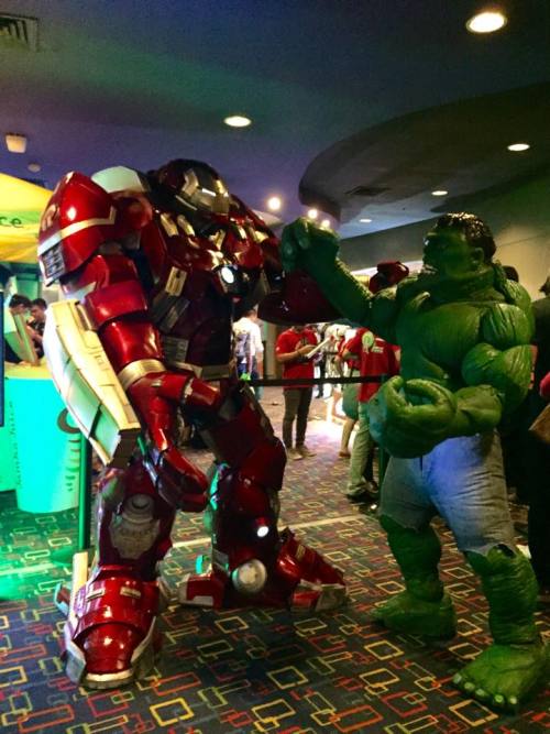 cosplay-gamers:  Hulkbuster/Veronica from Avengers 2: Age of Ultron 8-foot costume made by Happy Heroes 4 Hire in 3 monthsHulkbuster worn by Pablo BairanHulk worn by Cyrus DistorIron Man Mk 42 worn by Anthony BalayongHulk and Iron Man also made by Happy