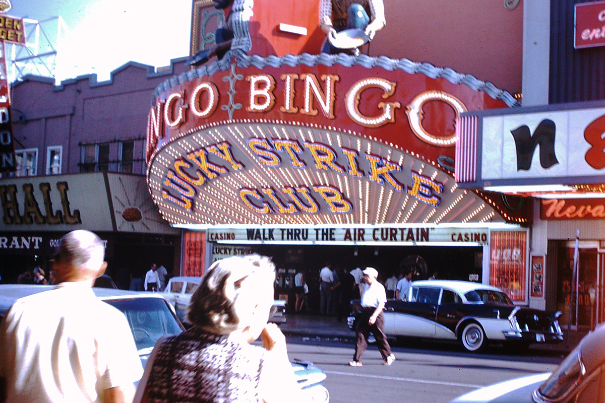 thvintage:  vintagelasvegas:   Downtown Las Vegas c. July 1960 Unknown photographer