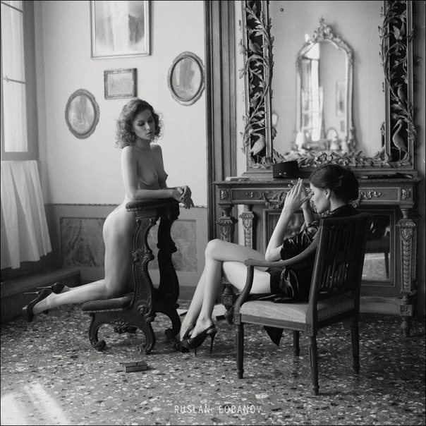 sexydiairy:  #SexySofa Photo by Ruslan Lobanov 
