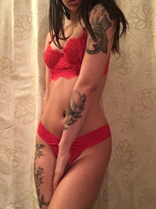 Porn photo silkslut:  Red lingerie is my fav 😇