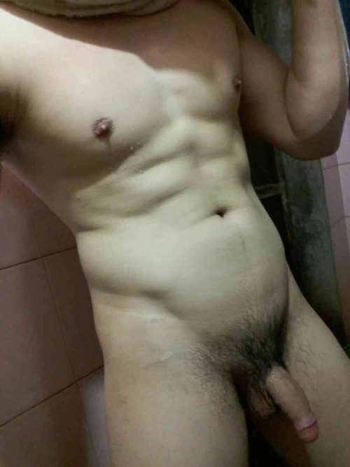 rebelziid: Handsome Asian Guy Exposed [ Nude shots ] 漂亮的身材和鸡鸡