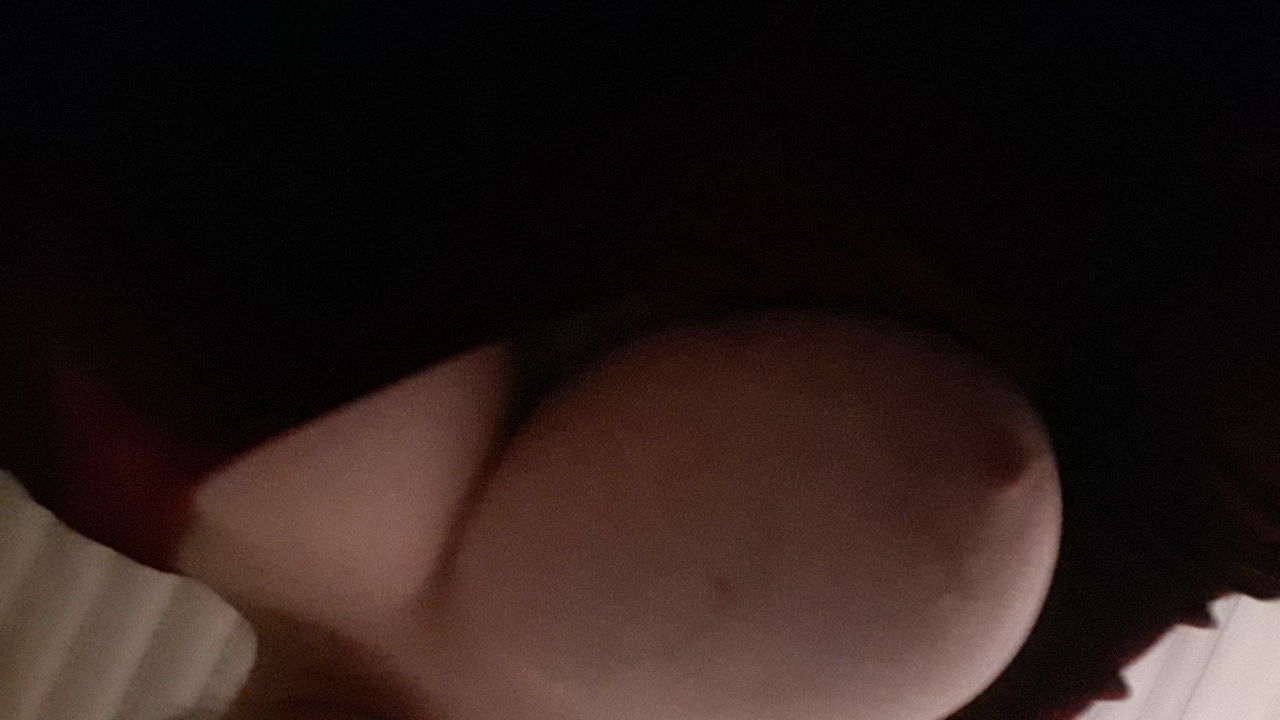 feeshylewds:  Taking boob selfies while my bf ignores me playing pubg