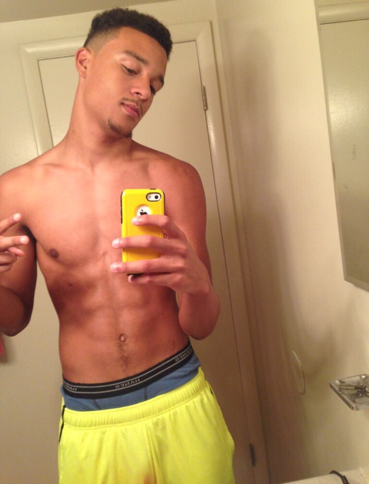 trvllniggabait2:  Remember bae from my old blog? 👁😘