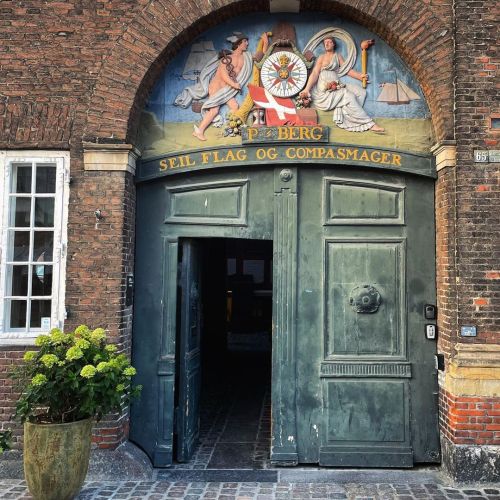 Loving this cool old wood carved door in Nyhavn Sept 26, 2021 #nyhavn #nyhavncanal #nyhavncopenhagen