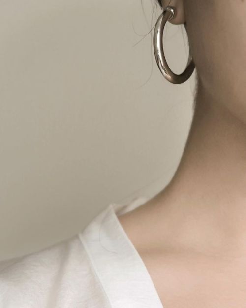 Curved rod earring by Common Muse