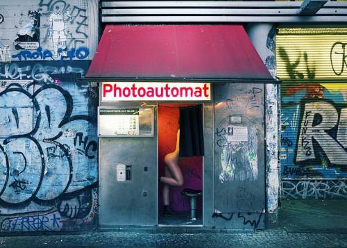 dirtyr:  Photoautomat. Photo Simon Lohmeyer adult photos