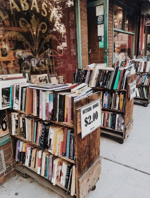 clockworkbibliophile:nyc has the cutest bookshops 