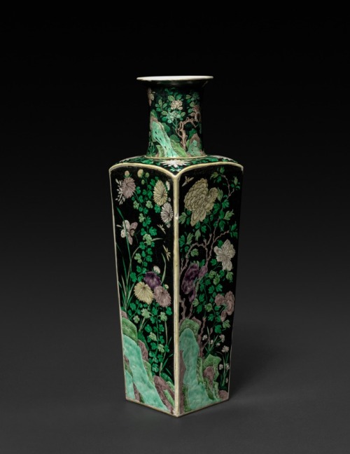 cma-chinese-art:Club-shaped Vase, 1662, Cleveland Museum of Art: Chinese ArtSize: Overall: 49.2 cm (