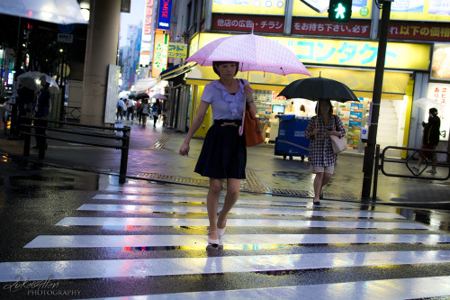 Crossing the road, Tachikawa