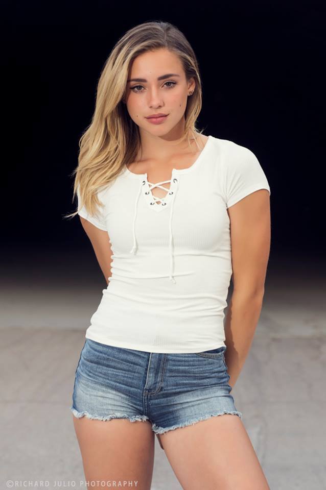 angels-fallin-from-the-sky:  Charly Jordan