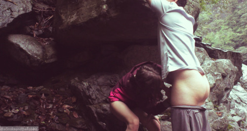 kissmelikeyoumeanitordontbother:  Fuck yeah hiking  Yes please