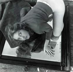 marie-caroline:  Francesca Woodman in Self-Deceit