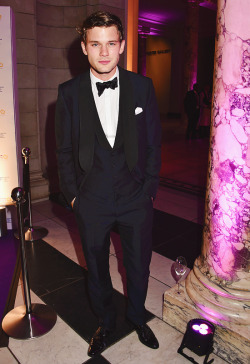 eternvlecho:Jeremy Irvine attends The Sugarplum Dinner 2017 In Aid of Type 1 Diabetes Charity JDRF at Victoria and Albert Museum   on November 14, 2017 in London, England.