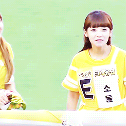 windfairies:gummi and soyul sharing food with the fans