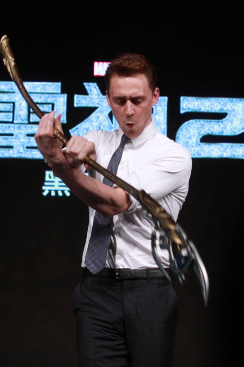 torrilla:  Tom Hiddleston attends ‘Thor: The Dark World’ press conference at Yintai Centre on October 11, 2013 in Beijing, China [HQ] 