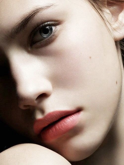 silentorgasm:  Such softness, such beautiful lips, a couple of freckles…stunning.