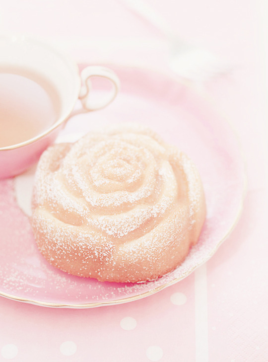 ari-kanon:  lavender rose cakes