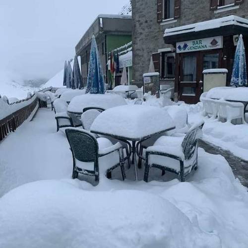 Buon Natale 😂😂passo dello Stelvio 4 agosto 2020
https://www.instagram.com/p/CDfqs5Zgg9yTIsEv5pmxFuUvBSB4VLD91JIJFA0/?igshid=104oe2b5na1gz