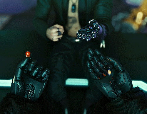 vessnelle:Left or right? |Cyberpunk 2077