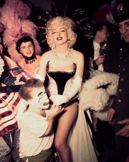 infinitemarilynmonroe:Marilyn Monroe with circus members at Madison Square Garden, 1955.