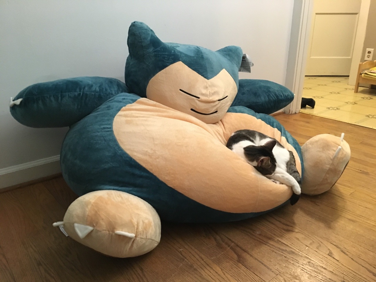 trashfirefallon:  8bitrevolver:I’m sorry but here is some more cats on Snorlax