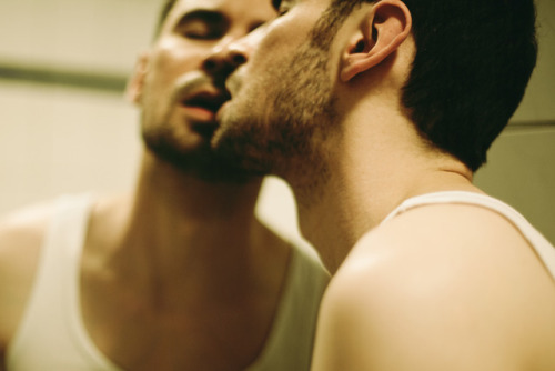 storiesthatwewontevertell:  Selfportrait