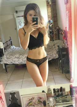 hottest-mirror-selfpics:  Live Sexy Girls