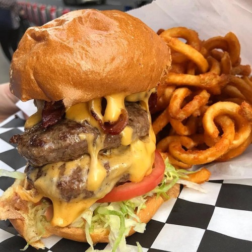 fatty-food:(by  girlswhocrave)