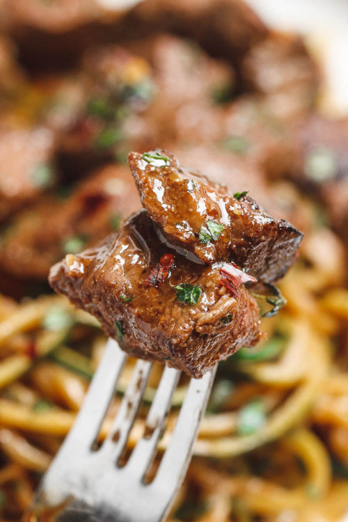 daily-deliciousness:  Garlic butter steak bites with zucchini noodles