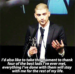 harrystylesdaily:   Zayn Malik thanks One Direction as he accepts Asian Award +
