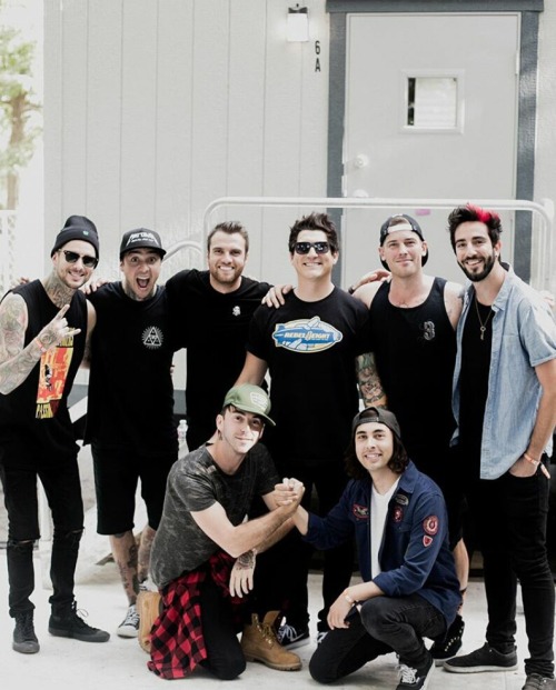 the-edge-of-tonite:Pierce The Veil &amp; All Time Low ( @ashleyosborn)