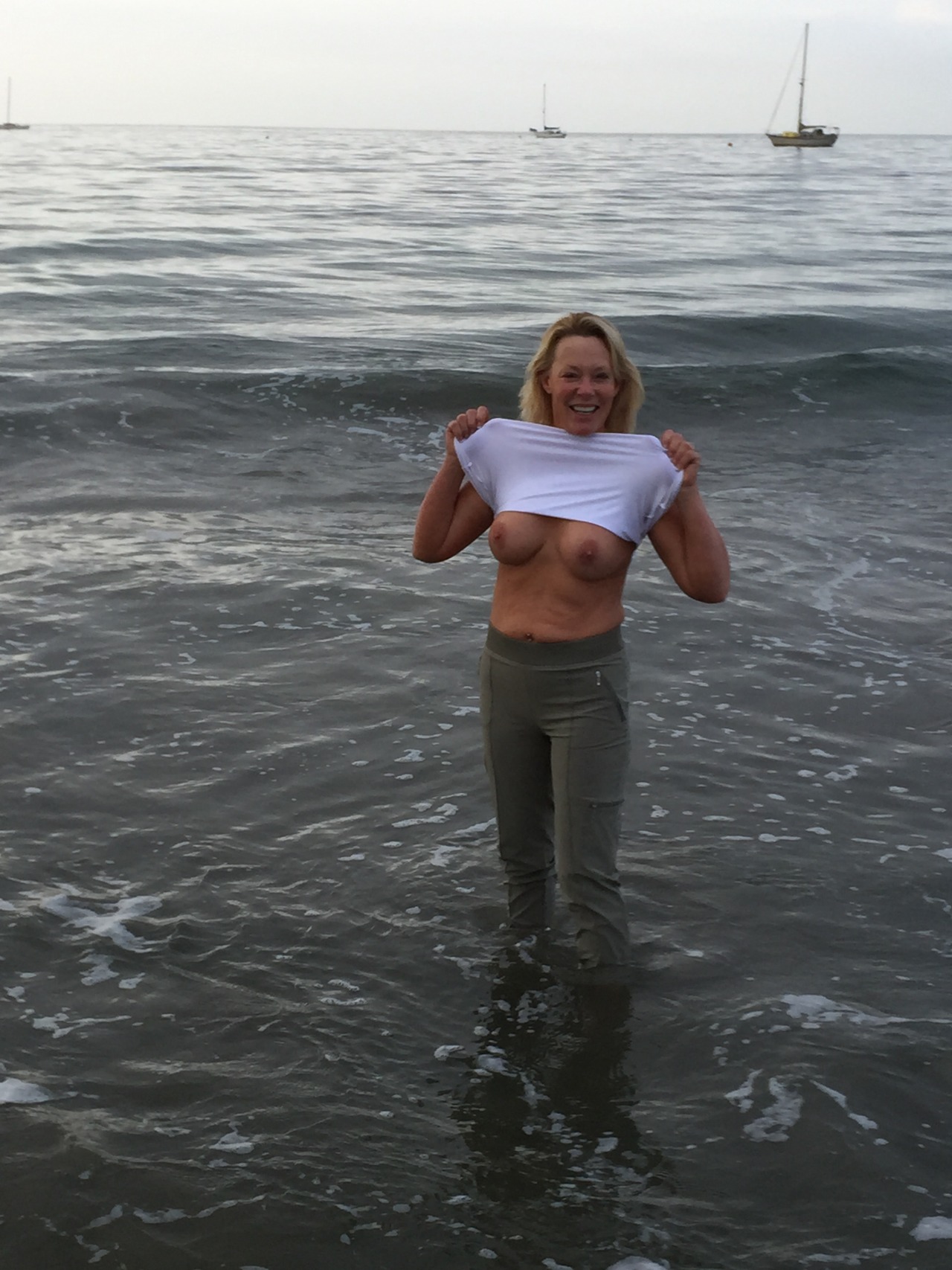 oldbutnotdead67:  Dee flashing in the ocean. Sorry not more skin but it was cold!https://www.tumblr.com/blog/oldbutnotdead67Â 