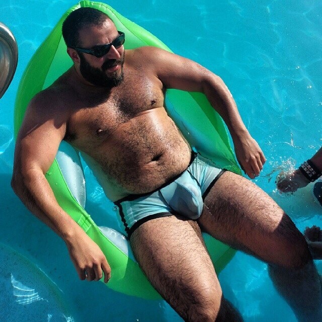 latinocub69:  topshelfmen:  Hunky big pool bear   I wnt beef