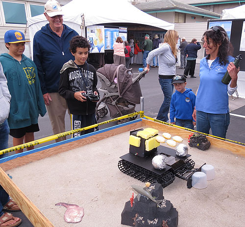 Curious about some of the science behind our Tentacles exhibit? Peek inside the world of deep-sea research at the Monterey Bay Aquarium Research Institute’s Open House July 19!
Learn more