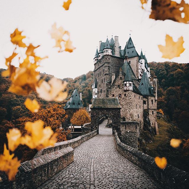 melodyandviolence:     Burg Eltz  by  Hannes Becker       (Eltz Castle is a medieval