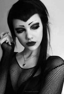 gothsandpunks:  - 