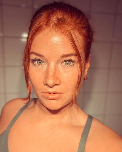 awesomeredhds02:kccate_Selfie tiiiiime 🎃_______________________________________#ginger #redhead #gingerhair #ruivoacobreado#naturalredhead #redhair