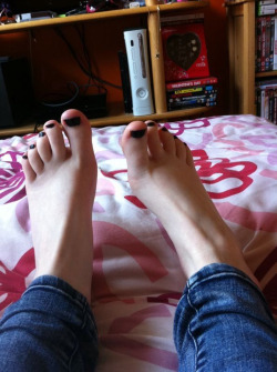 feetplease:  When they take snapshots of